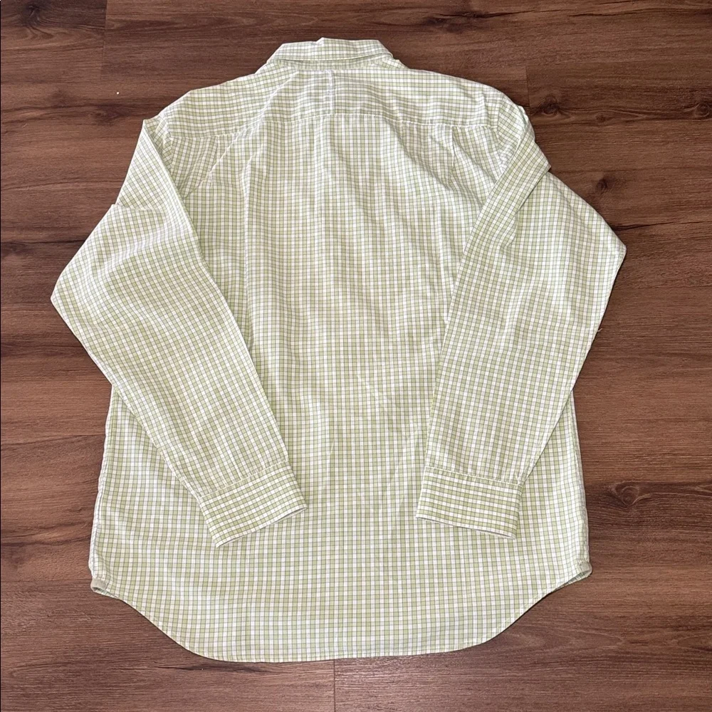 Banana Republic Men's Classic Plaid Button Up Shirt. Size L
